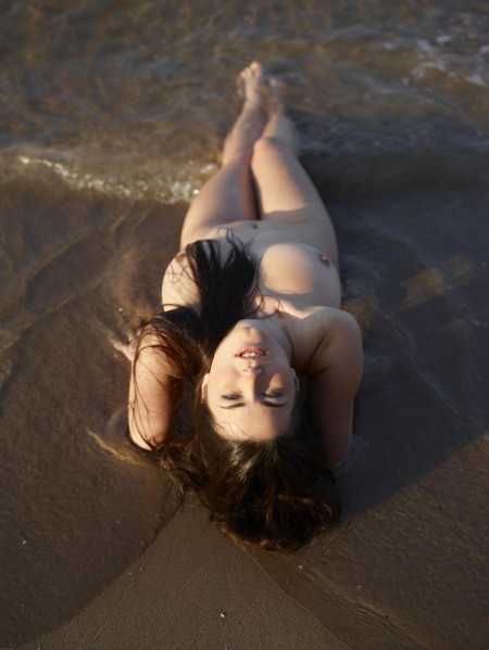 Carina Kirschner Прекрасная фигура  aka Yara - Beach Beauty, на пляже