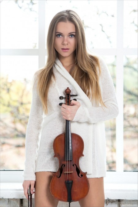Violinist Karina's erotic fantasies with a musical instrument