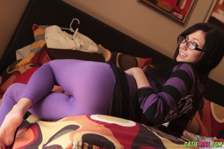 Catie Minx Брюнетка  в очках - Purple Tights Bedroom