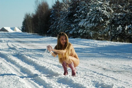 Фото голой девушки: Зимний Лес