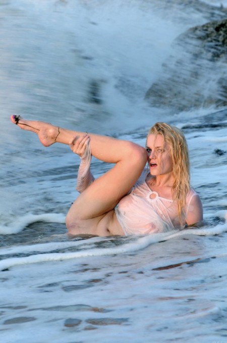 Angela C Surf caresses the pussy