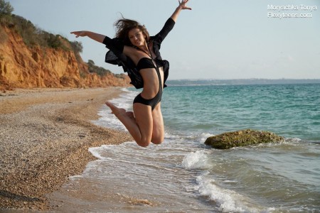 Kim Nadara (Tonya M) of the sea