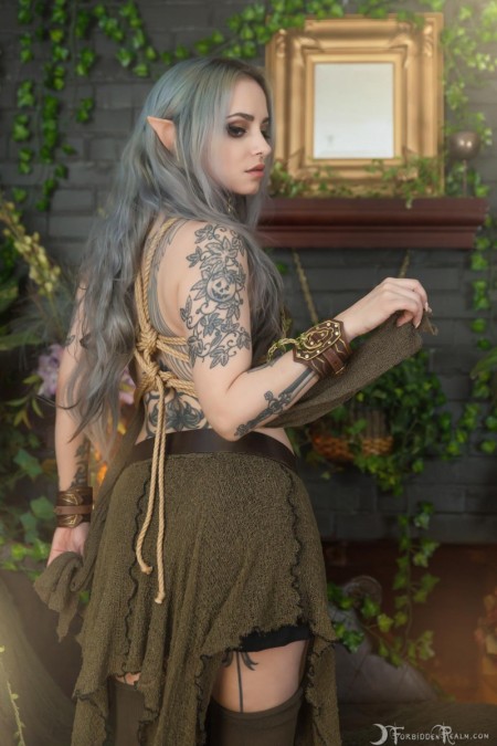 Фото голой девушки: GenevieveViridian, косплей, татуированные