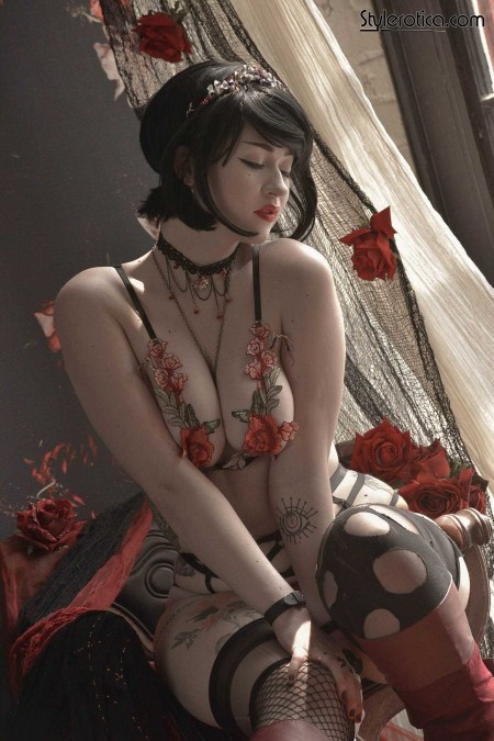Фото голой девушки: Fairest Of Them, косплей, татуированные, брюнетки(эротика)