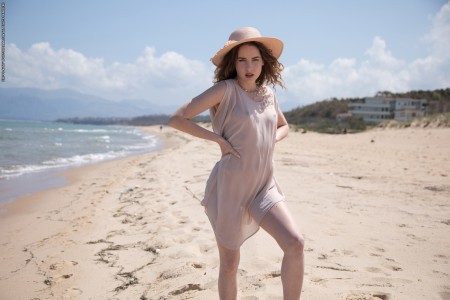Фото голой девушки: Новые волны на пляже II