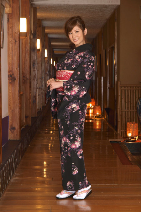 Фото голой девушки: Ношение кимоно