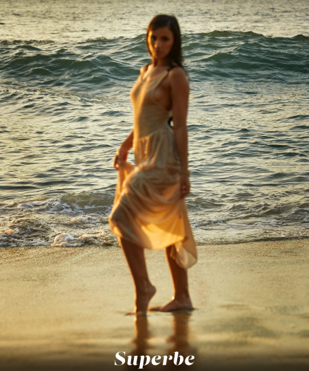 Фото голой девушки: Кокосовый пляж