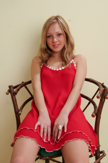 Cornelia V Красное платье